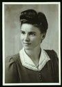 A 16: Foto / postkartengross / hoch / sw / Portrait, 1950, 'Die junge Luise' 