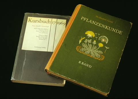 D 2: Objekt / Kursbuch und Pflanzenkunde-Buch 
