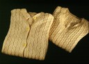 B 7: objet / Petite veste tricotée