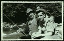 A 1 nouveau: photo / format carte postale / horizontal / noir blanc / A 19 ans avec son grand-père (1954) A 1 nouveau: photo / format carte postale / horizontal / noir blanc / A 19 ans avec son grand-père (1954)