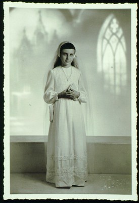 A 2: photo / format carte postale / vertical / noir blanc / Première communion (religion)