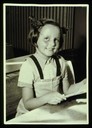 A 6: photo/ A5 / vertical / noir blanc / Annelis à l'école de Brigue A 6: photo/ A5 / vertical / noir blanc / Annelis à l'école de Brigue