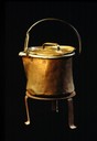 A 11: objet / Bouilloire avec couvercle et support (pot en cuivre) A 11: objet / Bouilloire avec couvercle et support (pot en cuivre)