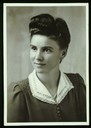 A 16 nouveau: photo / format carte postale / vertical / noir blanc / Portrait, 1950, «la jeune Luise»