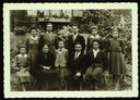 A 17 nouveau: photo / format carte postale / horizontal / noir blanc / Photo de famille