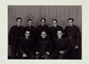 A 24: photo / format carte postale / horizontal / noir blanc / Les 7 frères et le père en uniforme A 24: photo / format carte postale / horizontal / noir blanc / Les 7 frères et le père en uniforme