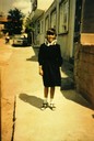 B 9: photo / format carte postale / vertical / couleur / Uniforme scolaire