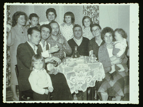 F 4: photo / format carte postale / horizontal / noir blanc / Anniversaire de la fille aînée à Licki Osik (Croatie)