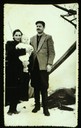 F 14: photo / format carte postale / vertical / noir blanc / Les parents avec Z.