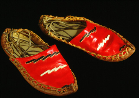 B 5: Objekt / Schuhe (Folklore) 