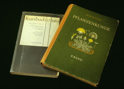 D 2: Objekt / Kursbuch und Pflanzenkunde-Buch 