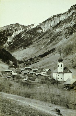 A 23: Photo/postcard size/portrait /black and white/ Isenthal