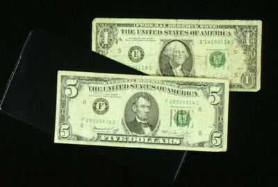 B 8: Object/money