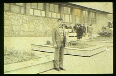 E 2: photo/ postcard size/ landscape/ colour/ in front of the barracks 
