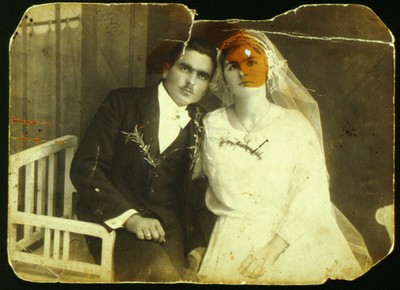 F 1: photo / format carte postale / horizontal / noir blanc / Photo de noces des parents