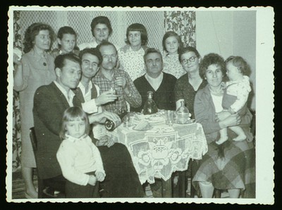 F 4: photo / format carte postale / horizontal / noir blanc / Anniversaire de la fille aînée à Licki Osik (Croatie)