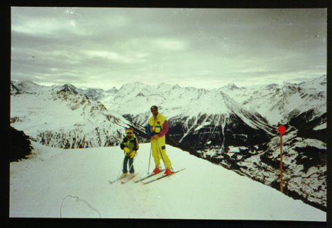 F 12: photo / petit A5 / horizontal / couleur / En montagne, le deuxième hiver