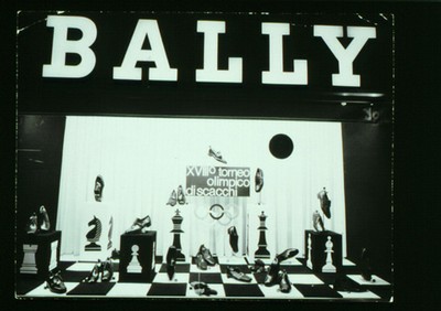 A 33 nuovo: Foto/ circa A 5/ orizzontale/ bn/ Bally